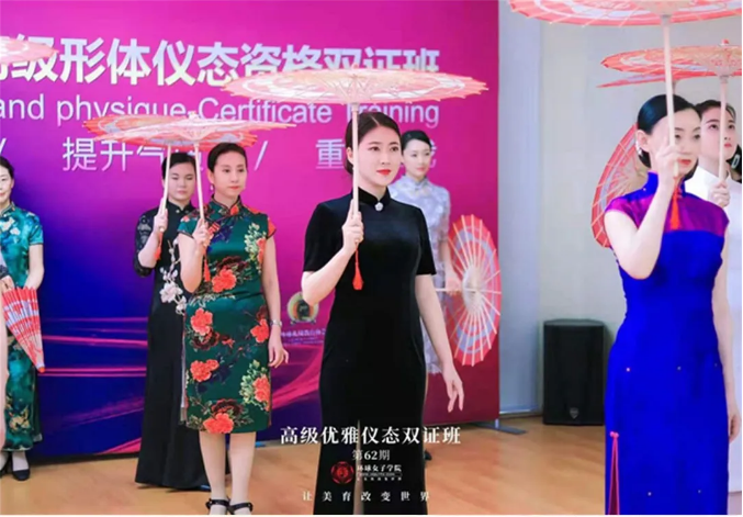 优雅的女人旗袍仪态1 优雅的女人旗袍仪态1